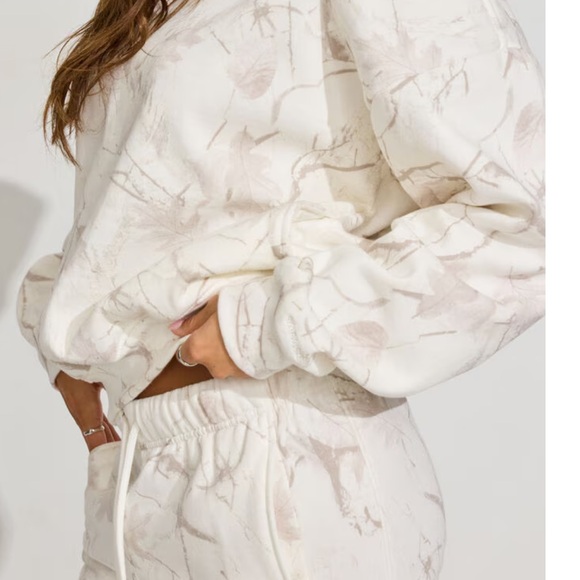 NWT Garage Winter Camo Ultra Fleece Hoodie S/M - Picture 2 of 4